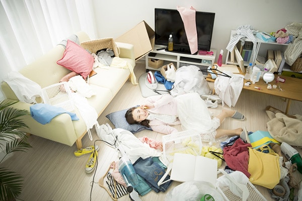 部屋が片づけられない…それって「ためこみ障害」かも？