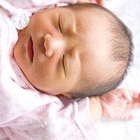 1歳が境界線？ママを悩ます赤ちゃんの夜泣きの原因とは