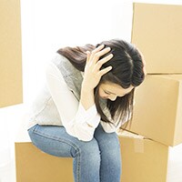 荷物転送アルバイトに待った! 勝手に携帯が契約されるかも…