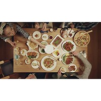 テーブルから見た家族の成長　何気ない日常こそに幸せが…