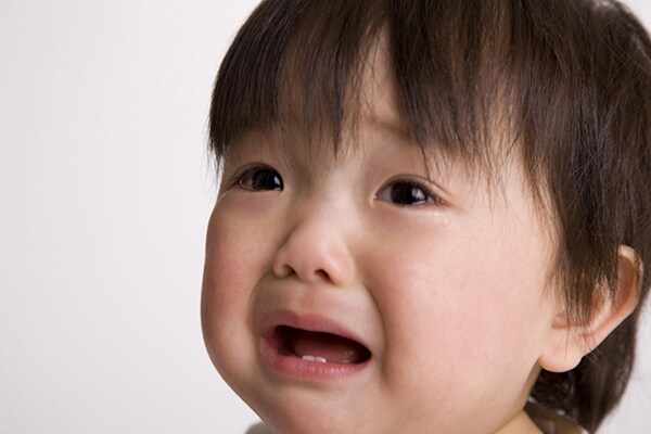 7歳までは急に腕を引っ張らないで！小児肘内障の危険アリ