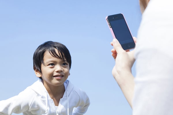 デジタル誘拐!?子どもの写真をSNSに投稿すると危険かも