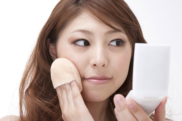 自分の顔にコンプレックス…95%の女性がYES