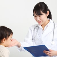 子どもの顔のあざやほくろ…これって治る?