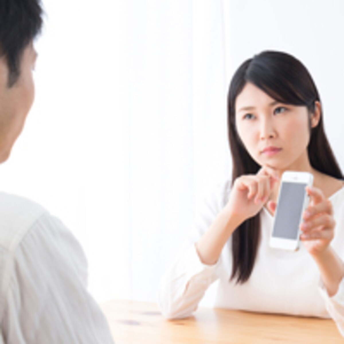 夫が出会い系サイトで浮気、妻はどうする？