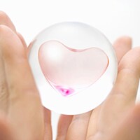 ハンドクリームは正しく塗らないと逆効果!?塗り方の正解は?