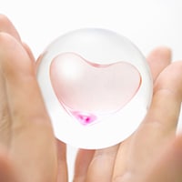 ハンドクリームは正しく塗らないと逆効果!?塗り方の正解は？