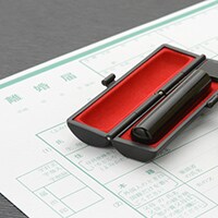 複数の女性と浮気する夫　証拠を掴んだ妻は離婚すべき？