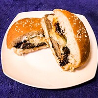 【秋ウマ爆発】セブン新発売の『濃厚デミ＆マッシュルームバーガー』