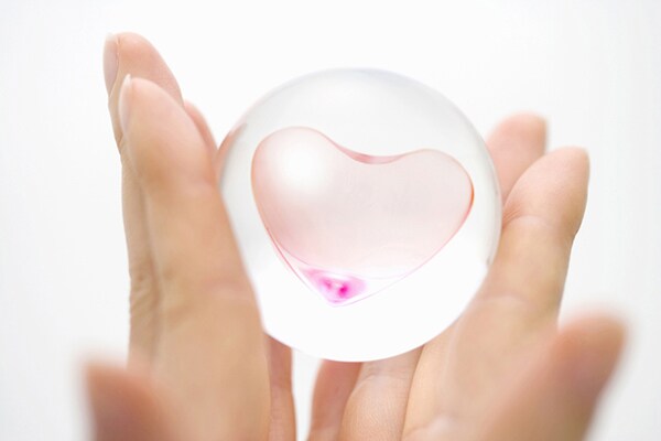 ハンドクリームは正しく塗らないと逆効果!?塗り方の正解は?