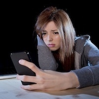 男子も注意!「セクストーション(性的脅迫)」の実態とは?