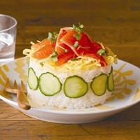 ペットボトルを活用して、料理が簡単オシャレに盛り付けできる！