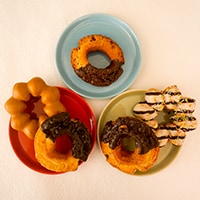 コンビニ各社のチョコオールドファッション食べ比べ！