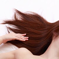 髪に良い?お湯だけで髪を洗う「湯シャン」がSNS上で人気