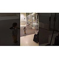 【癒される】はじめて自動ドアを見た子どものリアクションがオモシロ可愛い