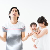 育児でパパのホルモンに乱れも？　「パパだってしんどい」は甘えなのか