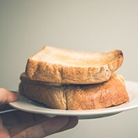 電子レンジ、魚焼きグリルで食パンがふんわり焼ける！