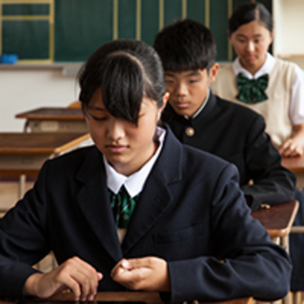 【思春期チック】試験中に声が出てしまう少年