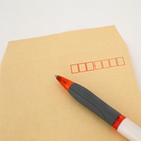 「〒マークは書かなくてOK」むしろ書くことで郵便局員が困ってる!?