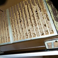 【ツイッターで話題】換気扇フィルターの掃除は濡らさず重曹を使え！