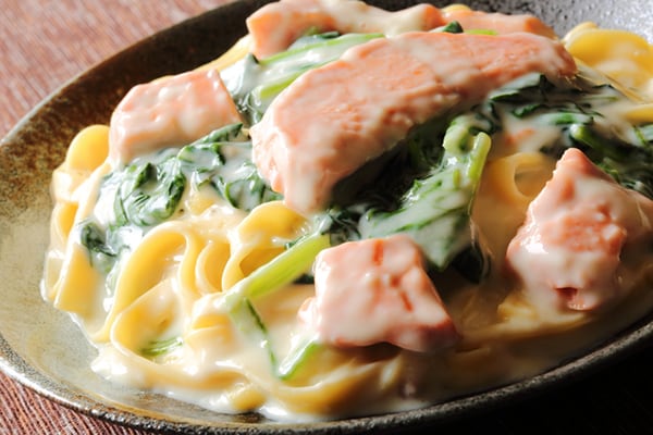 特別な容器不要！電子レンジで茹でパスタを作ってコンロ不足解消