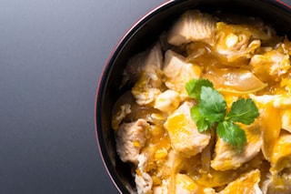 【たった5分で完成】電子レンジで大幅時短するスピード親子丼