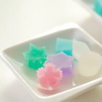 キラキラしてて宝石みたい！「琥珀糖」作りにチャレンジ！