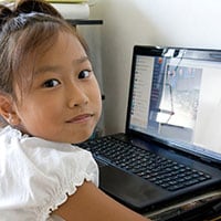 7歳でSNSデビューも？今時の子どものネット利用の実態