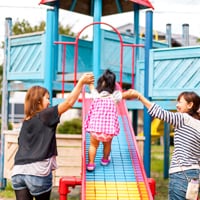 子に悪影響を与えるママの服の色にはあの色が多かった!?