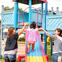 子に悪影響を与えるママの服の色にはあの色が多かった!?