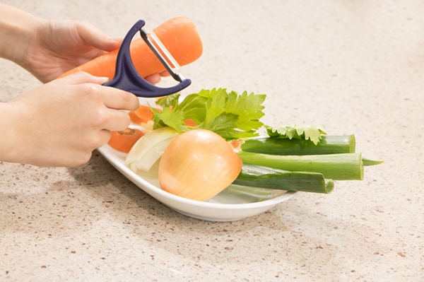 【鬼ウマ】きんぴらだけじゃない！野菜クズを使ったベジブロスとは