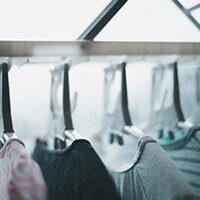 【疑問】雨で濡れた洗濯物は洗い直す? そのまま干す?