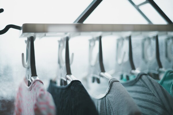 【疑問】雨で濡れた洗濯物は洗い直す? そのまま干す?