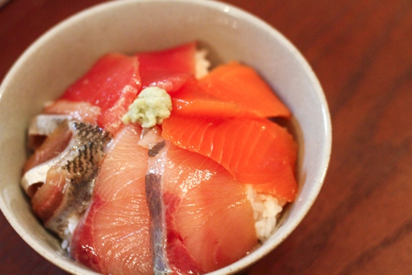 【ネットで話題】サーモンのめんつゆ漬け丼を他の魚で試してみた