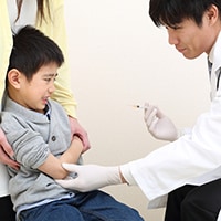 「痛くないよ」はNG！子どもに注射をさせるときの方法は？