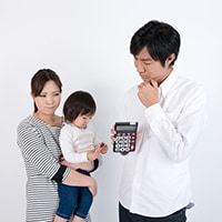 税金滞納者や生活保護受給者は子育て制度を受けられない？