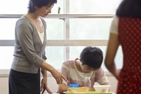 給食が食べきれず登校拒否するわが子への正しい対処法
