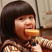 2歳の娘の朝食に手作りドーナツと牛乳はアリ？に賛否