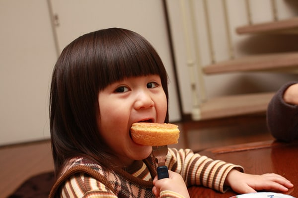 2歳の娘の朝食に手作りドーナツと牛乳はアリ？に賛否