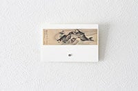 100均の強力マグネットが超便利！壁に穴を空けずに写真を飾れる