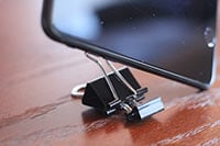 【小技】スマホが立つ！ターンクリップの活用術とは？