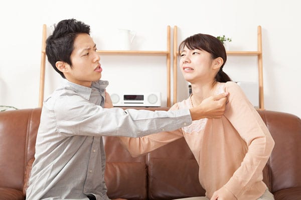 女性181名に聞いた！夫が何をしたら離婚を考える？3位は「浮気」