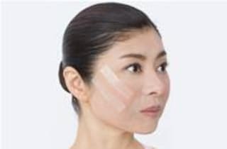 テープを貼るだけで顔ヨガ！【ほうれい線】が消える ！