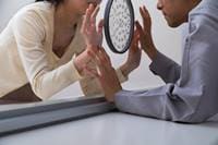 夫がまさかの痴漢で逮捕!その時、妻がやるべき3カ条とは…?