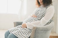 悩むなら産まないほうがいい？18歳で妊娠した女性の悩み