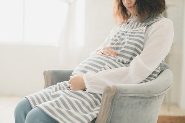 悩むなら産まないほうがいい？18歳で妊娠した女性の悩み