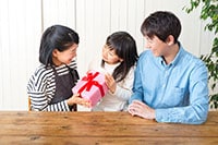 家族に感謝を伝えられない人が多数!理由の1位は?