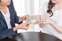 夫婦のお小遣い事情ランキング！2位は「ランチ代で節約」1位は？