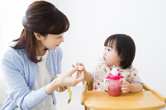 離乳食後期からは手づかみ食べしよう！どんな大きさ・やわらかさがいい？