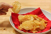 【アレするだけ】ポテトチップスをさらにおいしく食べる超簡単な方法